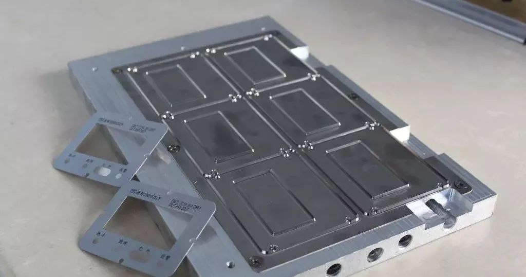 十年模切制模师傅亲授 雕刻刀模的制作全流程与核心使用注意事项